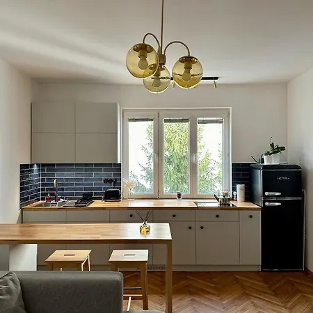 Charming Historic Hideaway Near Center *