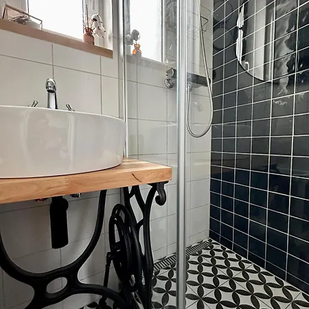 Charming Historic Hideaway Near Center アパート ブラチスラヴァ
