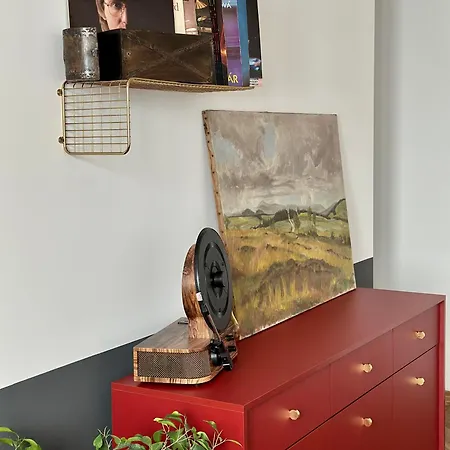 Charming Historic Hideaway Near Center 아파트 브라티슬라바