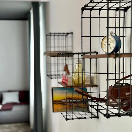 Charming Historic Hideaway Near Center 아파트 *