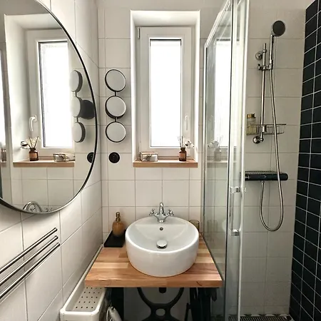 Charming Historic Hideaway Near Center * 브라티슬라바