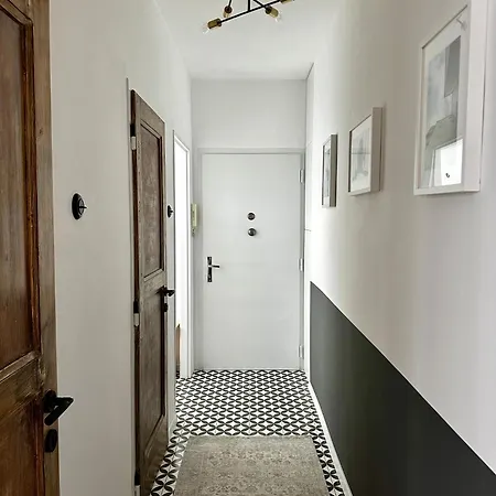 Charming Historic Hideaway Near Center アパート ブラチスラヴァ